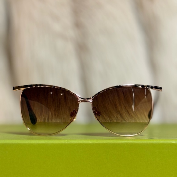Accessories - Elegant Brown Sunglasses